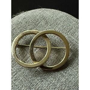 Vintage Gold Tone Signed Castlecliff Double Interlocking Circle Eternity Brooch